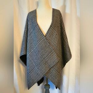Apt 9~ Wrap~Shawl~Cape ~White‎ Black Houndstooth ~ OSFM